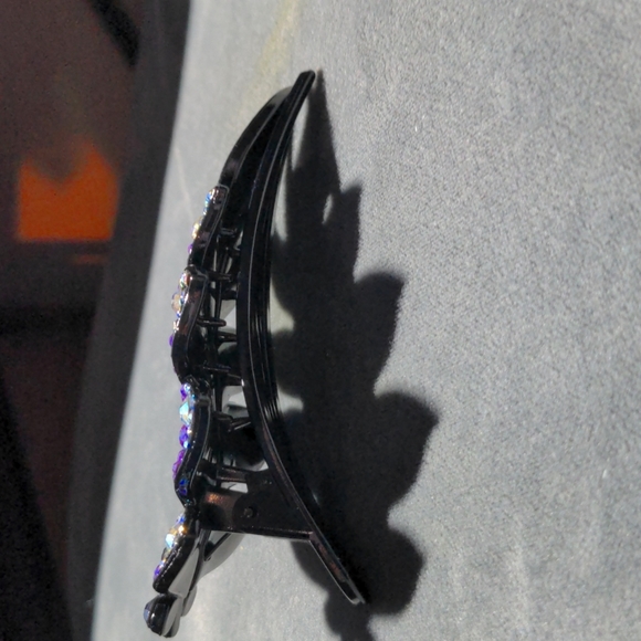 The hair clip Rhinestone is one of a kind in America, came from England boutique - Picture 3 of 5